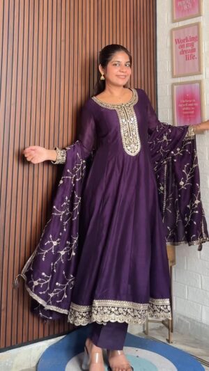 Miss Taanii Instagram - Love these💗Comment “Want” for Links 🔗 
EMBROIDERED KURTA SETS FROM FLIPKART 
.
.
.
Tags:- silk kurtis embroidered kurta sets suits wedding festive fits flipkart haul review try on 
#embroidery #silkkurta #libas #flipkart