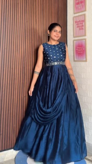 Miss Taanii Instagram - So flarrryyy 💙Comment “Gown” for Links✨
FLIPKART FLARED GOWNS HAUL 
.
.
.
Tags:- ethnic fits ethnic wear durga pooja navratri outfits diwali outfits flipkart haul 
#navratrifits #ethnicwear #gowndress #flipkartfashion