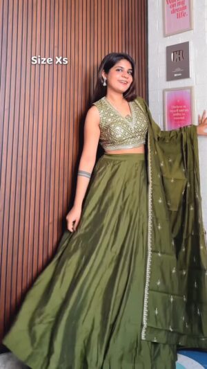 Miss Taanii Instagram - Grab these Lehengas in sale🤭 Comment “Lehenga” for Links 💕
READY TO WEAR STITCHED LEHENGA FROM FLIPKART 
.
.
.
Lehenga choli flipkart haul review big billion day sale discount products shaadi outfits wedding fits diwali dress 
#diwalilook❤️ #lehengacholi #flipkartfashion #shaadioutfit