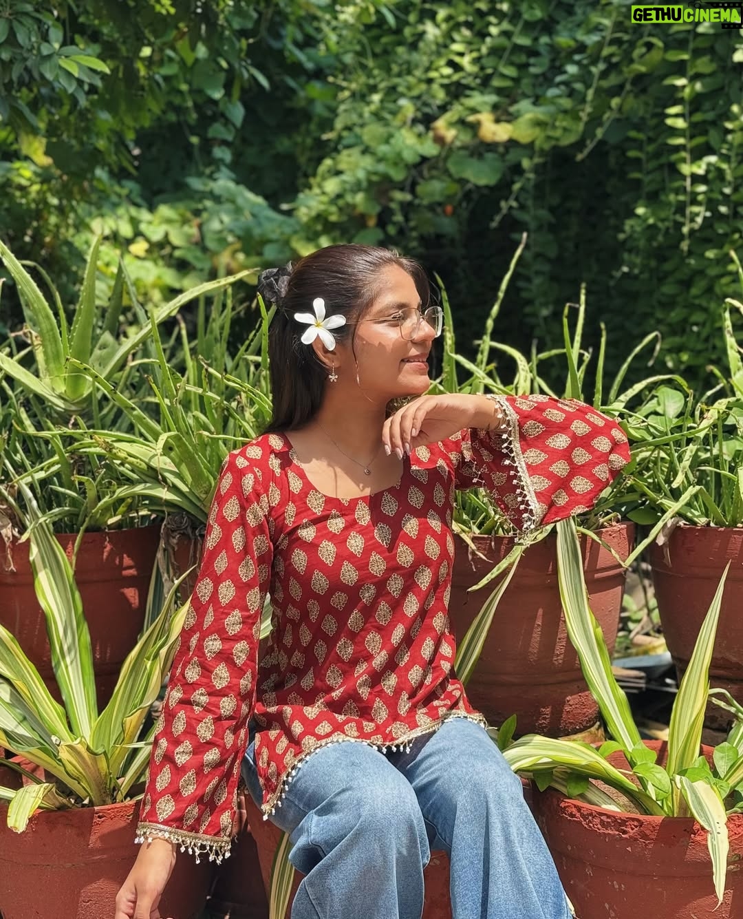 Miss Taanii - 2.2K Likes - Maroon Floral print cotton backless short kurti ♥️
Comment "kurti" for Links 🔗 
Available sizes XS , S , M , L 
Dm to buy or check link in bio ✨
#shortkurti #meeshokurti
