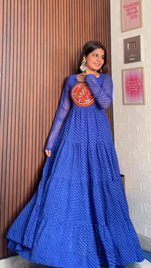 Miss Taanii Instagram - Perfect for Navratri ✨💙 Comment “Gown” for Links🫶🏻
FLARED GOWNS FOR NAVRATRI FROM FLIPKART 
.
.
.
#navratrioutfit #garbaoutfit #ethnicwears #gown💕 #flipkart
