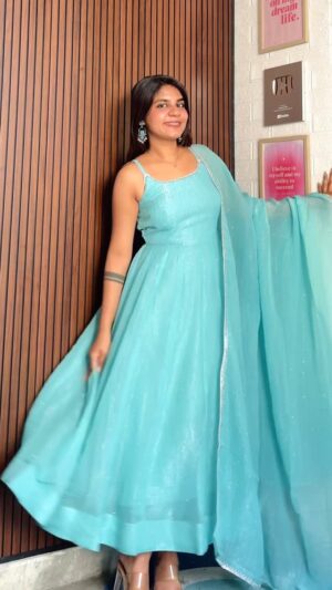 Miss Taanii Instagram - Pretty pretty 💞✨ Comment “Anarkali” for links 🫶🏻
BEAUTIFUL FLARED ANARKALI SUITS FROM FLIPKART 
.
.
.
Tags:- kurta sets embroidery suits wedding function kurta sets flipkart haul review diwali navratri durga pooja suits shaadi 
#anarkalisuits #flipkartfashion #diwalioutfit