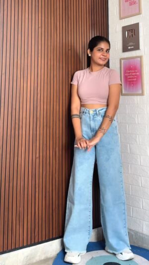 Miss Taanii Instagram - Fit 🫶🏻♥️Comment “Jeans” for Links ✨
HIGH RISE OR WAISTED JEAND FROM FLIPKART 
.
.
.
Bottomwear haul jeans pants trousers cargos denim flipkart review 
#bottomwear #jeans #flipkarthaul