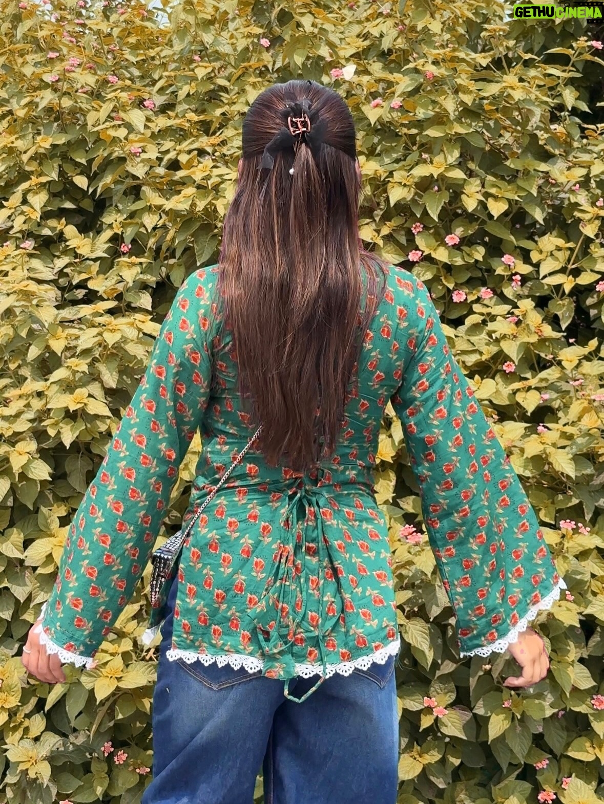 Miss Taanii - 2K Likes - Cotton Corset Short Kurti with Unique Lace Designing 🌿
COMMENT “Corset” FOR LINKS ✨
•Have zipper on side 
•Made of Cotton
•Available in XS , S , M , L 
•AVAILABLE ON MEESHO 
.
.
.
Tivaah kurti , short kurti , full sleeves , cotton kurti , college fits , stylish kurti , meesho kurti