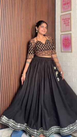 Miss Taanii Instagram - Best for this navratri 🖤Comment “Share” for Links✨✨
BLOUSE AND SKIRTS OUTFIT UNDER 500 RS 
.
.
Tags:- lehenga choli skirt top blouses sweetheart neck top cotton blouse flipkart haul 
#lehengacholis #lehangacholi✨💕 #cottonblouse #sweetheartneckline #flipkartfashion
