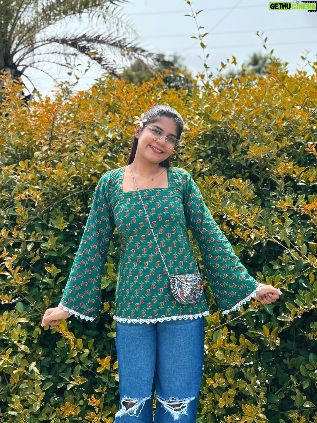 Miss Taanii - 2K Likes - Cotton Corset Short Kurti with Unique Lace Designing 🌿
COMMENT “Corset” FOR LINKS ✨
•Have zipper on side 
•Made of Cotton
•Available in XS , S , M , L 
•AVAILABLE ON MEESHO 
.
.
.
Tivaah kurti , short kurti , full sleeves , cotton kurti , college fits , stylish kurti , meesho kurti