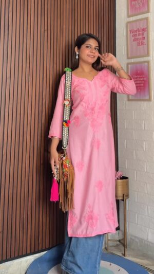 Miss Taanii Instagram - My favs 💕Comment “Chikankari” for Links🔗🤍
CHIKANKARI KURTIS FROM FLIPKART 
.
.
.
College office fits embroidered kurta sets haul review 
#chikankari #chikankariwork #chikankarisuits #chikankarifashion #chikankarikurti