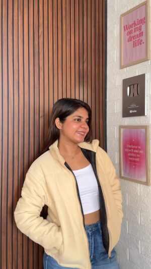 Miss Taanii Instagram - Grab it before winters 🫶🏻 ni toh price up hojega🤭 Comment “ jacket” for links 🔗 
FLUFFY RIBBED PUFFER JACKET FROM FLIPKART 
.
.
.
Winter essential warm jacket affordable jacket flipkart haul 
#pufferjacket #fluffyjacket #affordablejackets #flipkartfashion