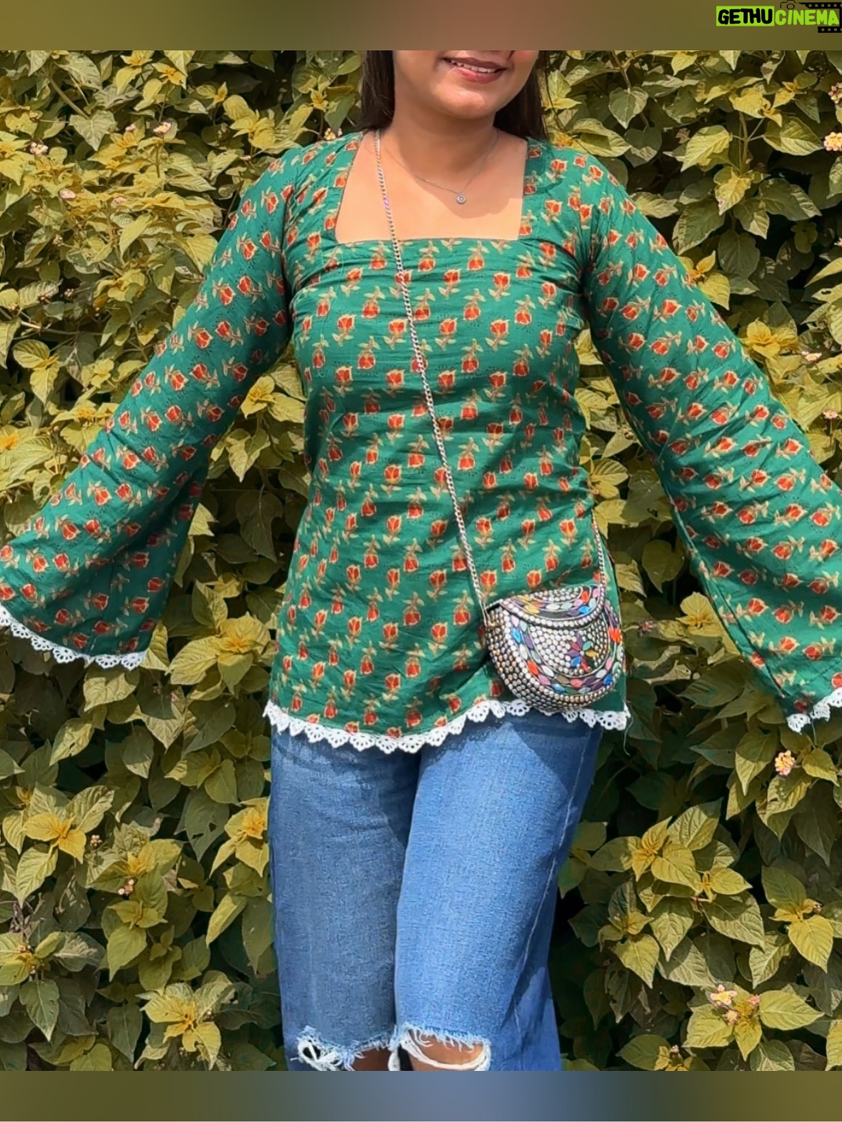 Miss Taanii - 2K Likes - Cotton Corset Short Kurti with Unique Lace Designing 🌿
COMMENT “Corset” FOR LINKS ✨
•Have zipper on side 
•Made of Cotton
•Available in XS , S , M , L 
•AVAILABLE ON MEESHO 
.
.
.
Tivaah kurti , short kurti , full sleeves , cotton kurti , college fits , stylish kurti , meesho kurti