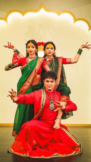 Mitali Mayekar Instagram - दुरितांचा संहार करून , दानवांचा विनाश करून , आम्हा सगळ्यांची काळजी करून जरा थकलीस का गं ? स्वतःची काळजी घे, आणि आमचं आवाहन स्वीकार करून दोन घडी घरी ये गं माय 🙏
Audio -
Singer - Juilee Joglekar
Composer & lyrics - Rohit Raut @rohitshyamraut
Music arranger - Padmanabh Gaikwad @padmanabh.official_
Percussion- Pratik kawle @pratiks.kawale , aadesh @aadesh_sonu
Chorus - adinath patkar @adinath.patkar , janardan dhatrak @jd_gayak , surabhi khekle @surabhikhekale , padmanabh gaikwad @padmanabh.official_ , rohit raut @rohitshyamraut , Juilee Joglekar
Recorded, Mix Mastered by - @vinaayakpawwar
Recorded at - @soundideazstudios
@tseriesofficialregional @thedoorbell.in
Video
Featuring- Mitali Mayekar @mitalimayekar Ashish patil @ashishpatil_the_lavniking & @juilee.sangeet
Direction & Choreography by - Ashish patil @ashishpatil_the_lavniking
Shot & edited by - shreyas @shreyasamin_
Shot @kalaangandancestudio
Jewellery by - @foreverdesi_in
Managed by @y_nation_entertainment
Marketed by @aark_entertainment
#ambabai #gondhal #newsong #original
Aai Aambabai | Gondhal | traditional | Music | New Song | Navratri special | Rohit Raut | Juilee Joglekar | Mitali Mayekar | Aashish patil