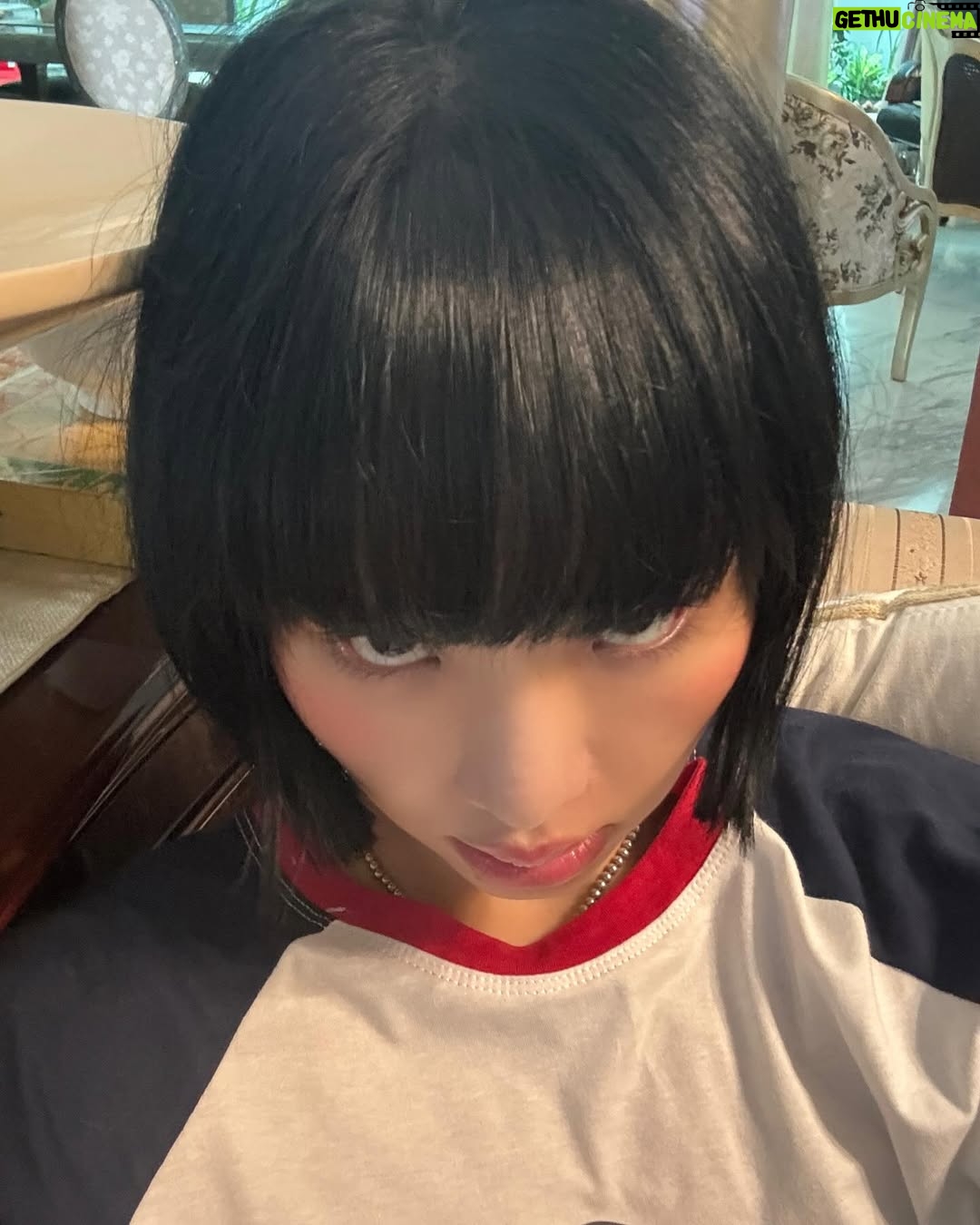 Miu Le - 14.5K Likes - Đề nghị các thương hiệu dầu gội đầu hãy chú ý đến Miu Lê vì mái tóc bồng bềnh không bết dính này!