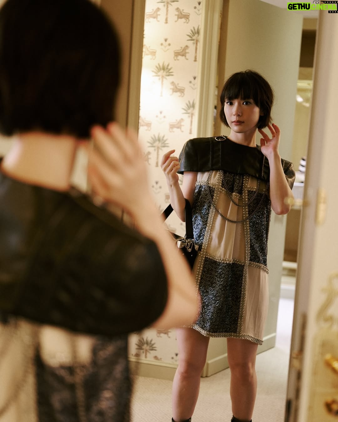 Moeka Hoshi - 5.4K Likes - “I chose a light and airy look with a bright tone to match a daytime show, with a sense of movement,” @moekappa823 tells us of her look for the @LouisVuitton spring ’26 show in Paris this week. “I imagined the dreamy atmosphere of the Louvre Museum with the sunlight streaming in.”

The Japanese actress and breakout star of FX’s hit drama Shōgun took us along as she got ready to see @nicolasghesquiere’s latest collection for the French fashion house. Before Hoshi took her front row seat alongside the likes of Emma Stone, Zendaya, and Lisa, she invited us to see her look coming together, shared her current playlist, and her must-dos while in Paris for fashion week (enjoying croissants among them).

Head to the link in our bio for the full feature.

photos: @pierre__mouton
stylist: @jasonrembert
hair: @knightjosh
makeup: @allanface