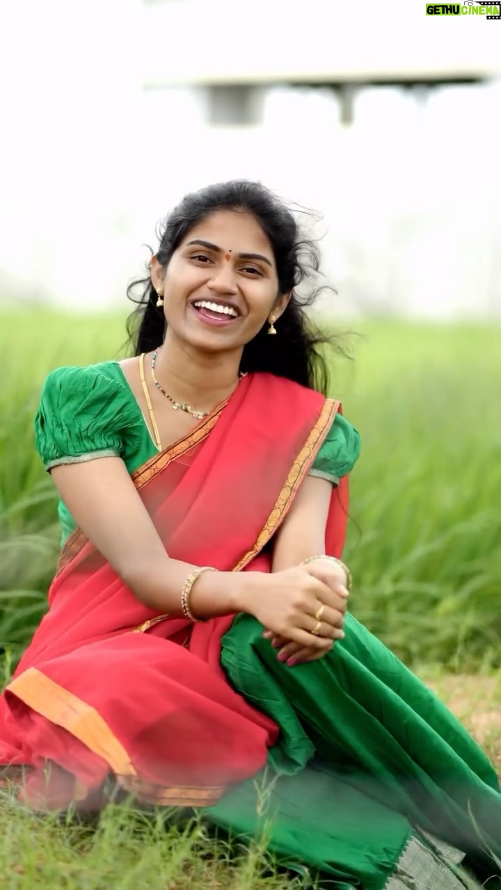 Mohana Bhogaraju - 14.4K Likes - Song bagundhi kada?😍 Nemaleka Nadora❤️

@mohanabhogaraju song chala bagundhi akka 🤗

#nemalikanadora #mohanbhogaraju #trending  #reels #amanigeela #siddipet #retro #instagood