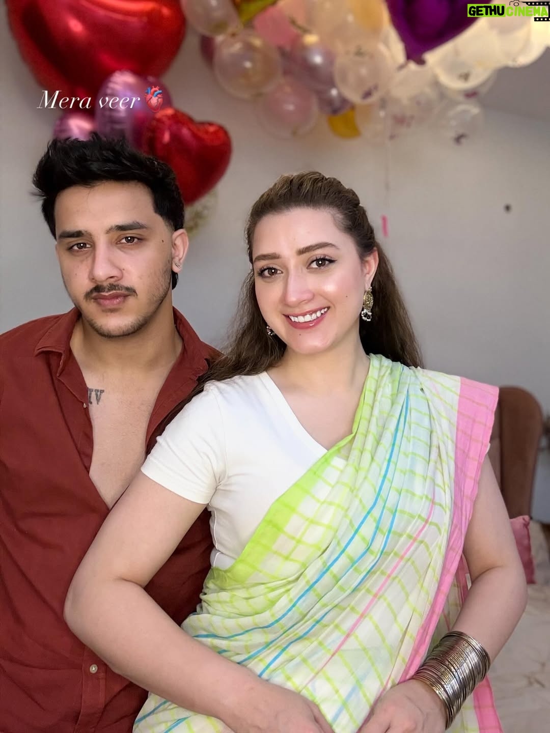 Momina Iqbal - 197.7K Likes - All of me loves all of you. 🦢🫀