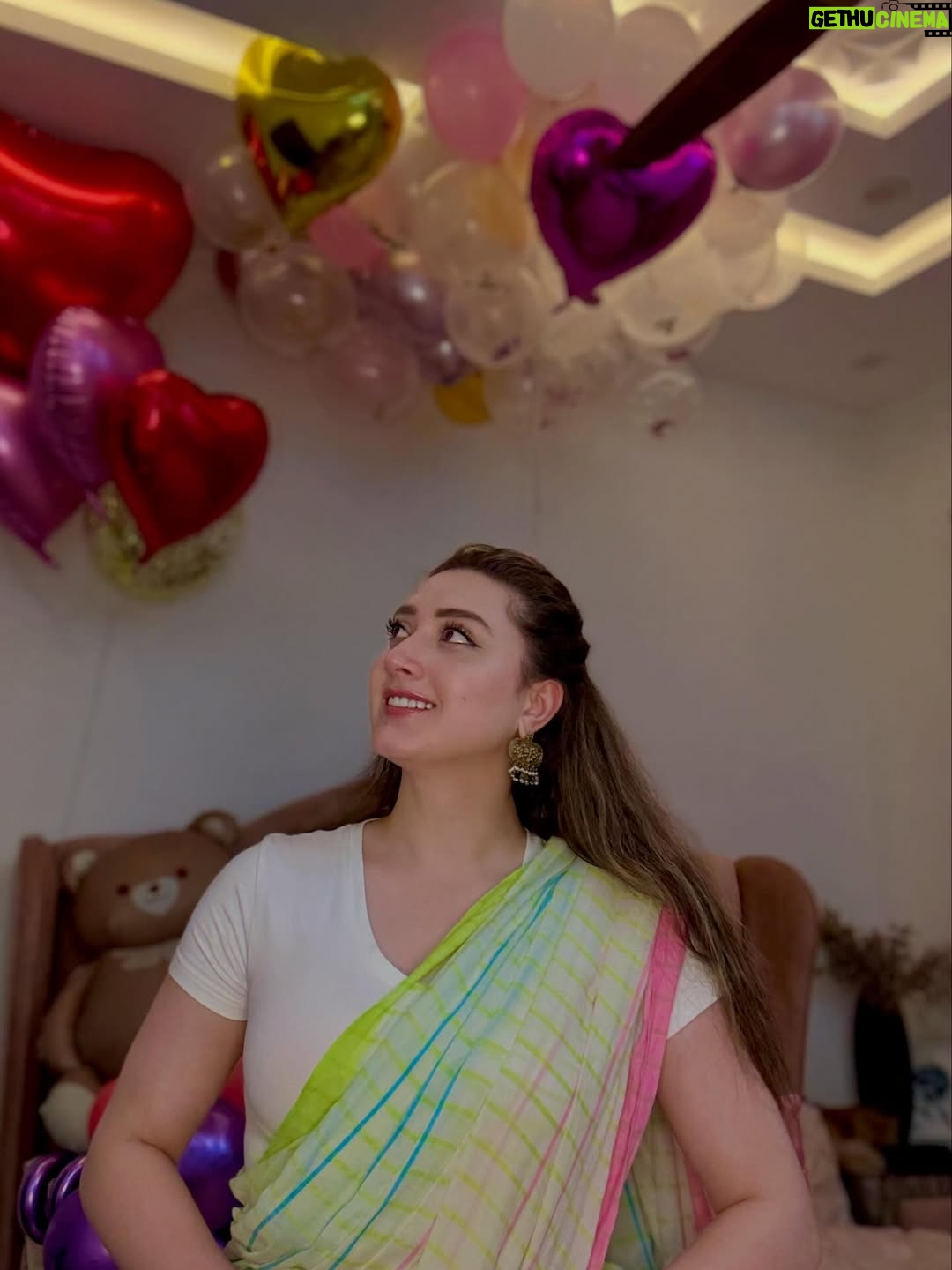 Momina Iqbal - 197.7K Likes - All of me loves all of you. 🦢🫀