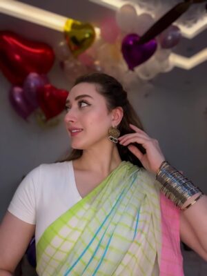 Momina Iqbal Instagram - All of me loves all of you. 🦢🫀