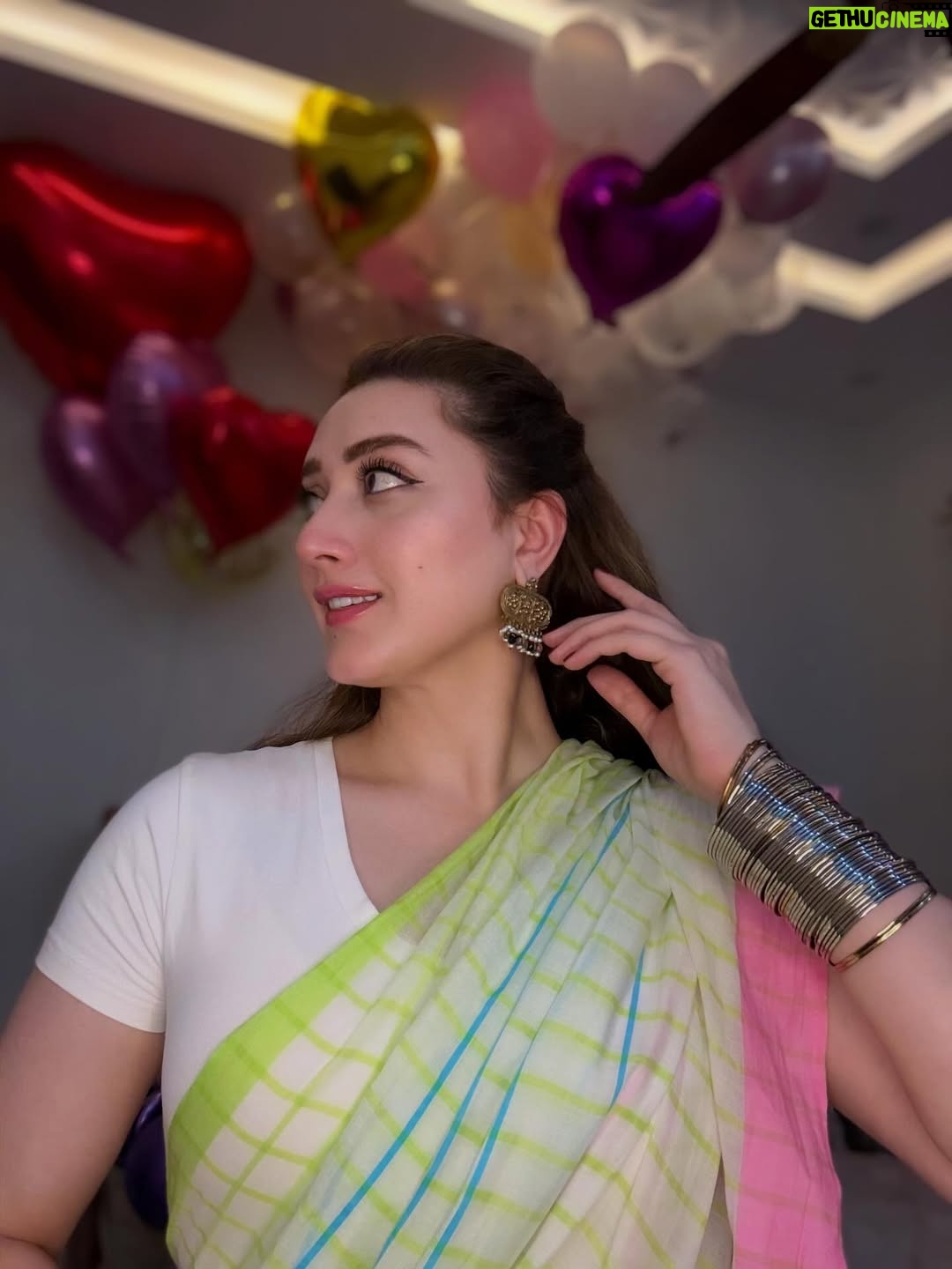 Momina Iqbal - 197.7K Likes - All of me loves all of you. 🦢🫀