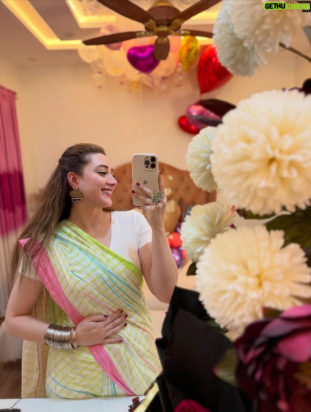 Momina Iqbal - 197.7K Likes - All of me loves all of you. 🦢🫀