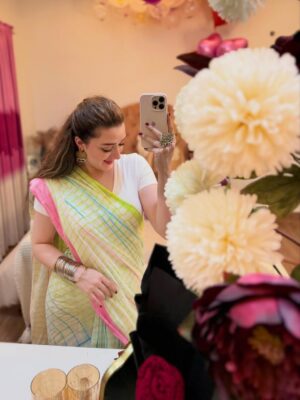 Momina Iqbal Instagram - All of me loves all of you. 🦢🫀