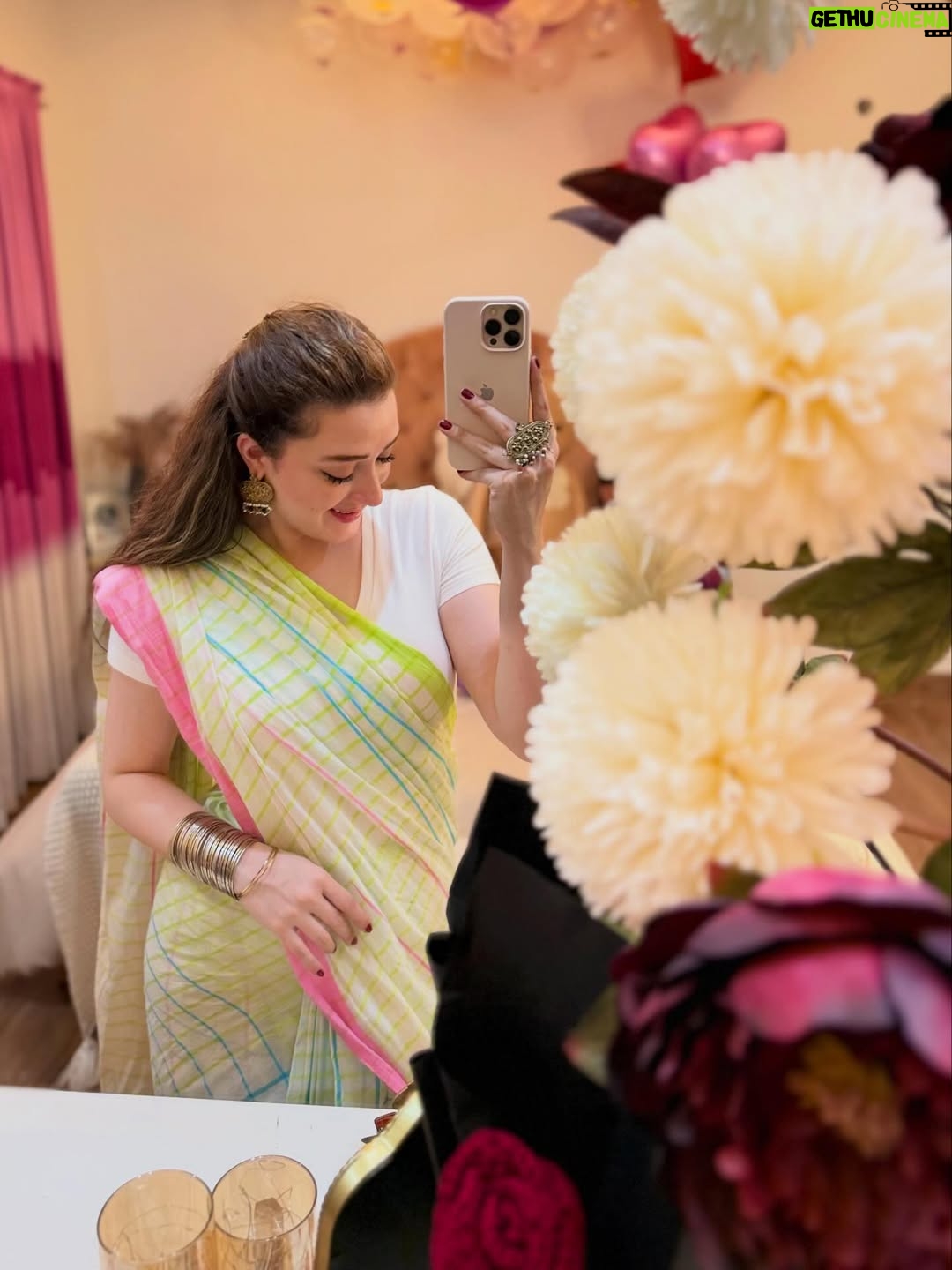 Momina Iqbal - 197.7K Likes - All of me loves all of you. 🦢🫀