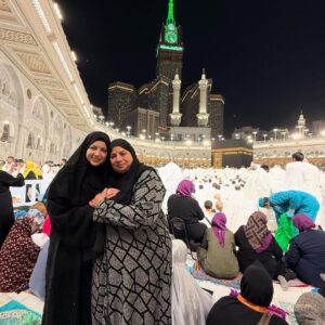 Mona Farouk Instagram - الف سلامه عليكي يا ماما ربنا يقومك بالسلامه ❤️🙏🏻 
دعواتكم ل امي بالشفاء العاجل 🤲🏻
