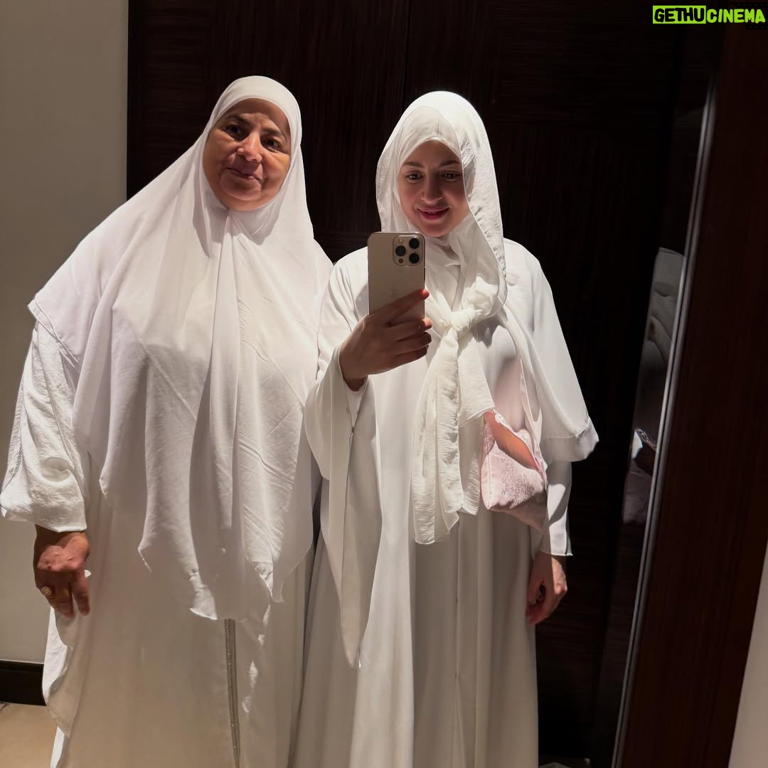 Mona Farouk - 230.1K Likes - الف سلامه عليكي يا ماما ربنا يقومك بالسلامه ❤️🙏🏻 
دعواتكم ل امي بالشفاء العاجل 🤲🏻