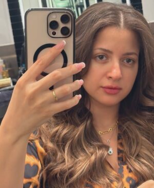 Mona Farouk Instagram - Natural photos without filters 😉💍 
Wishing everyone love, laughter, peace, joy and happiness 😍❤️