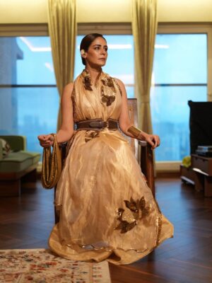 Mona Singh Instagram - Sparkle,Shine,Repeat 👑🦋♥️🎈#baadsofbollywood
Styled by @vadbymonalidhawan
Outfit @jadonofficial
Bag @trovluxe
Ear cuffs @qisbyashmeet
Hmu @mua_vhelikkhasia07 @tanzz__1910_