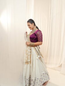 Actress Monal Gajjar HD Photos and Wallpapers October 2025