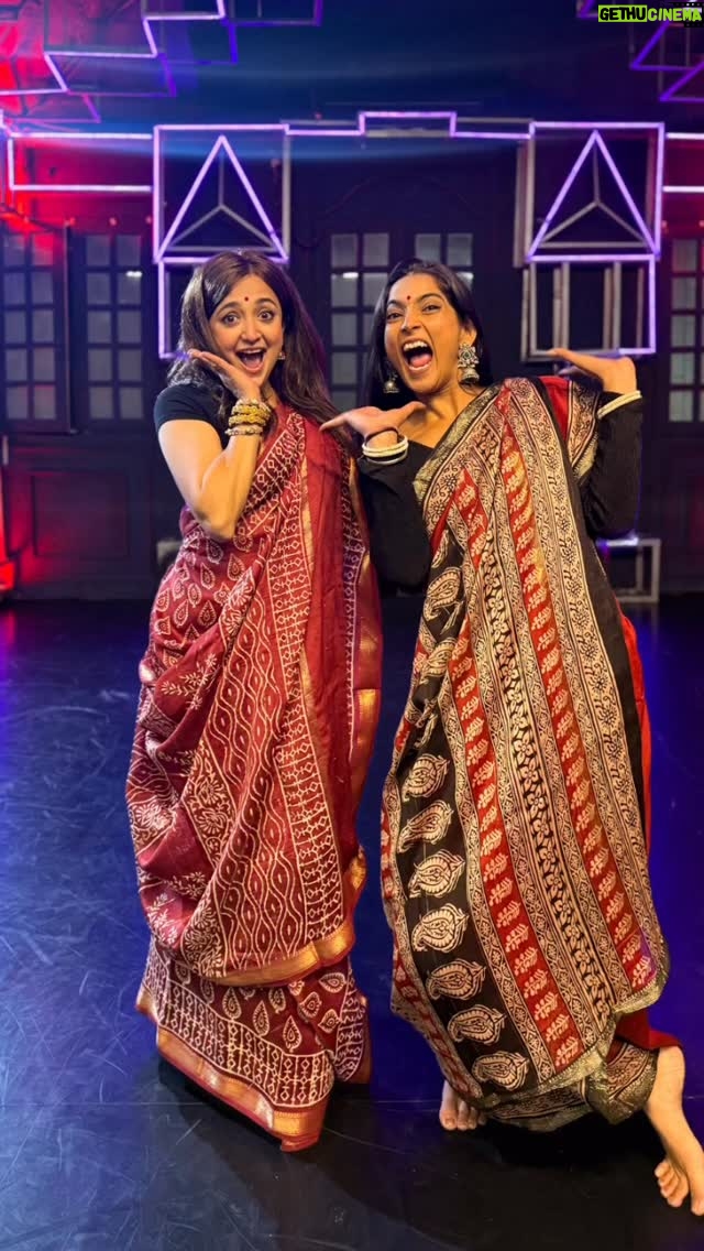Monali Thakur - 274.4K Likes - Maa aaschhen!!🌸✨❤️🙏🏻🥰 Let this Durga Pujo bring you all the joy and happiness it can!! Thank you soooo much for giving “Aamaar Dugga” all the love!!❤️.. Had to do this for you guys!! So happy to celebrate this song with this sweetheart but beast of a dancer 💃🏻 @jhavartika in her Bengali avatar in a @thakurayinofficial saree..✨❤️ looking all pretty!! Happy Durga Pujo Everyone! 
.
.
#monali #monalithakur #dancereel #durgapuja #vartikajha #sareeswag #festivals #thakurayin
