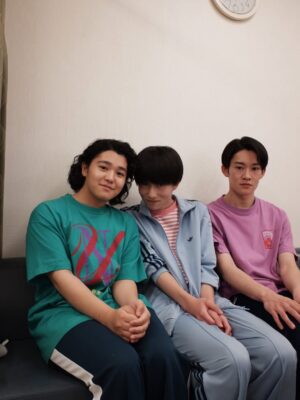 Mone Kamishiraishi Instagram - 🌲
立別れ いなばの山の 嶺におふる まつとし聞かば 今帰り来む

梅園が6人に！みんなありがとう