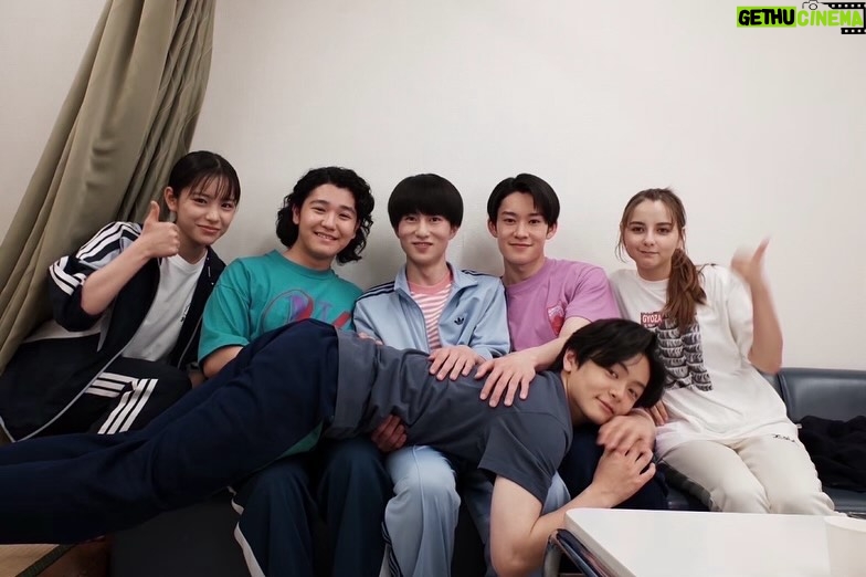 Mone Kamishiraishi - 66.7K Likes - 🌲
立別れ いなばの山の 嶺におふる まつとし聞かば 今帰り来む

梅園が6人に！みんなありがとう