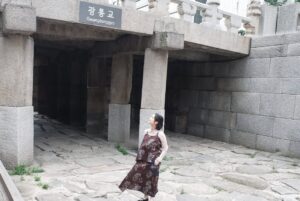 Mone Kamishiraishi Instagram - メンズノンノでの連載が最終回を迎えました。卒業旅行としてみんなで韓国に！思い出すとまだ味がします。まだ美味しい
沢山のお店で、沢山の方にお世話になりました。世界の食を通して暮らしを垣間見たり、翻って日本や自分自身に思いを巡らせたり。豊かな時間でした。たのしかったー！ご馳走様でした！