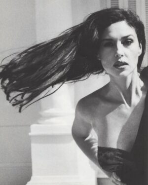 Monica Bellucci Instagram - ❤️Photos From the archives of Helmut Newton @helmutnewtonfoundation 
for @vogueitalia 

#monicabellucci#tbt#photographer#helmutnewton#bnw#vogueitalia