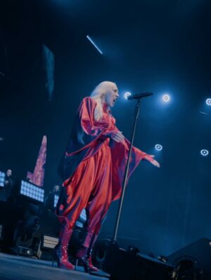 Mónica Naranjo Instagram - Murcia!!! Qué hermosa eres, y con razón!!! Millones de gracias por acompañarme!!!❤️❤️❤️🙏🏼🙏🏼🙏🏼

Siguiente parada de @greatesthitstour Málaga!!! Nos vemos el 1 de noviembre!!! 😃😃😃

📸: @pablomontilla 
🎥: @dannyobmor 
💄: @mateo.makeup 
👗: @am.abraham_martinez 

Entradas: https://monicanaranjo.com/

Málaga - 1 nov
Valencia - 22 nov
Madrid - 15 dic
Barcelona - 19 dic

#greatesthitstour #MónicaNaranjo #murcia
