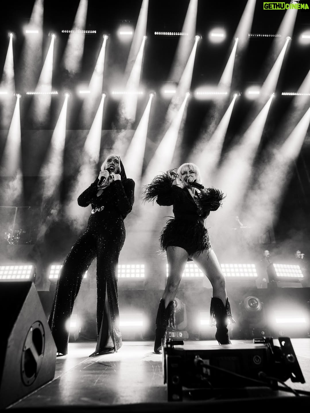Mónica Naranjo - 7.2K Likes - Murcia!!! Qué hermosa eres, y con razón!!! Millones de gracias por acompañarme!!!❤️❤️❤️🙏🏼🙏🏼🙏🏼

Siguiente parada de @greatesthitstour Málaga!!! Nos vemos el 1 de noviembre!!! 😃😃😃

📸: @pablomontilla 
🎥: @dannyobmor 
💄: @mateo.makeup 
👗: @am.abraham_martinez 

Entradas: https://monicanaranjo.com/

Málaga - 1 nov
Valencia - 22 nov
Madrid - 15 dic
Barcelona - 19 dic

#greatesthitstour #MónicaNaranjo #murcia