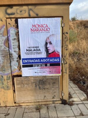 Mónica Naranjo Instagram - Las calles de Málaga lo saben…. @greatesthitstour de @monicanaranjo está llegando!!!!!!😍

Segundo sold out de la gira!! Gracias!!!❤️🙏🏼

¡¡Nos vemos este sábado!!

Gracias a @los40classic.oficial por ser la emisora oficial con el apoyo de @cadena_dial 

#MónicaNaranjo #GreatestHitsTour #Málaga