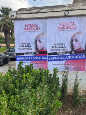 Mónica Naranjo Instagram - Las calles de Málaga lo saben…. @greatesthitstour de @monicanaranjo está llegando!!!!!!😍

Segundo sold out de la gira!! Gracias!!!❤️🙏🏼

¡¡Nos vemos este sábado!!

Gracias a @los40classic.oficial por ser la emisora oficial con el apoyo de @cadena_dial 

#MónicaNaranjo #GreatestHitsTour #Málaga
