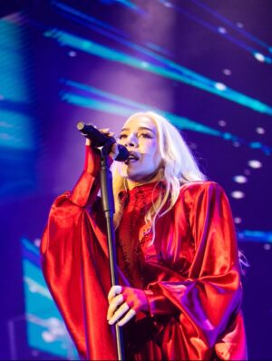 Mónica Naranjo Instagram - Todo al rojo!!!❤️‍🔥❤️‍🔥❤️‍🔥

Seguimos!!! Málaga!!! Contando los días!!!😍😍😍

📸: @laurafentyphoto 
🎤: @greatesthitstour 

Últimas entradas: https://monicanaranjo.com/

#MónicaNaranjo #GreatestHitsTour
