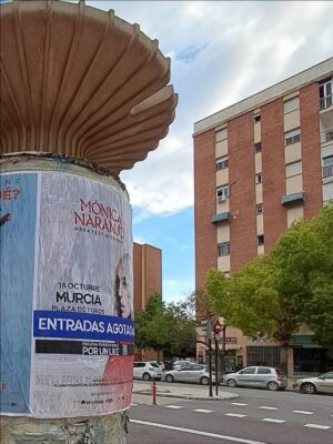 Mónica Naranjo Instagram - ¡Murcia, qué hermosa eres! ☀️

¡Primer show de la gira con todas las entradas agotadas! GRACIAS. 🥹❤️

¿A quién vemos mañana sábado, 18 de octubre, en la @plazadetoros.murcia (@murcia_on)? 

Celebraremos los 30 años de carrera de @monicanaranjo, en un espectáculo único donde interpreta las versiones originales de sus canciones más emblemáticas.

📻 @los40classic.oficial, emisora oficial, con el apoyo de @cadena_dial. 🎧 ¡No olvides escuchar el nuevo sencillo, “Por un like”!

#MónicaNaranjoGreatestHitsTour