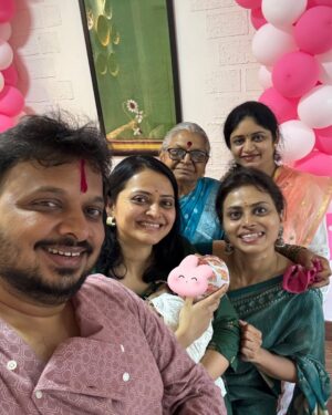 Monika Dabade Instagram - आमची "वृंदा"
म्हणजे "पवित्र तुळस"

तुमच्या सगळ्यांचे प्रेम आणि आशिर्वाद सदैव असुद्या !!!

गोधडी by :- @yadraquilt_by_chandrikakishor