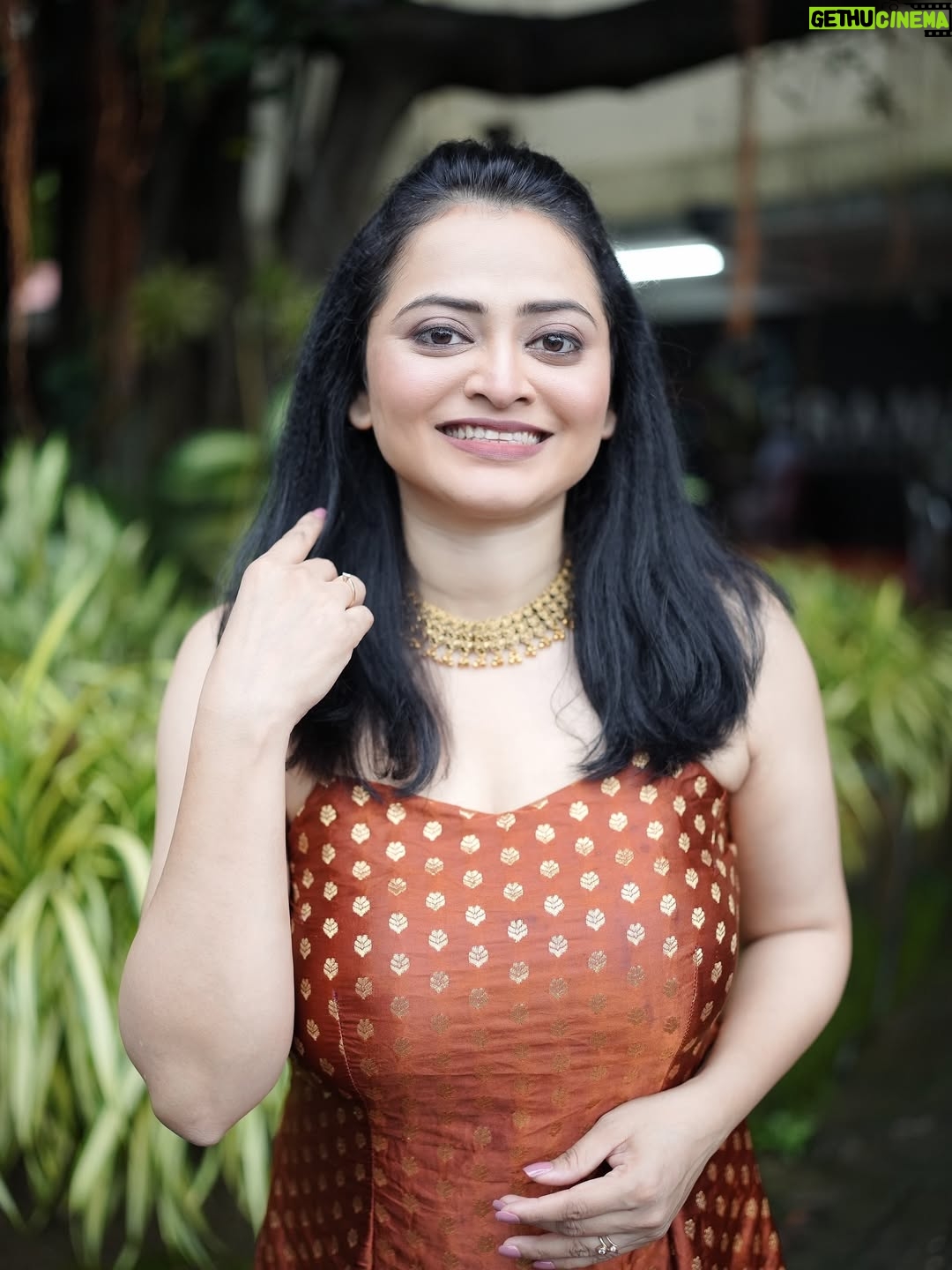 Monika Dabade - 22.3K Likes - 🤎🤎🤎
फक्त ढिंच्याक दिवाळीसाठी @star_pravah 
.
ड्रेस : @dhagabyshivani 
मेकअप : @coloursqueen_bhagyashree