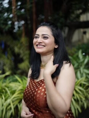 Monika Dabade Instagram - 🤎🤎🤎
फक्त ढिंच्याक दिवाळीसाठी @star_pravah 
.
ड्रेस : @dhagabyshivani 
मेकअप : @coloursqueen_bhagyashree