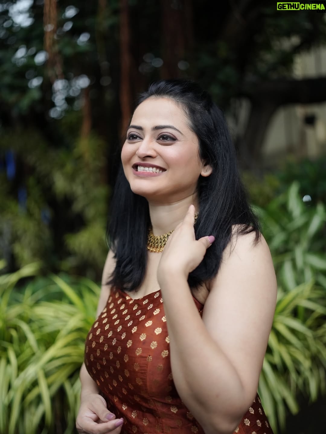 Monika Dabade - 22.3K Likes - 🤎🤎🤎
फक्त ढिंच्याक दिवाळीसाठी @star_pravah 
.
ड्रेस : @dhagabyshivani 
मेकअप : @coloursqueen_bhagyashree