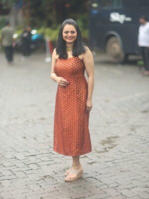 Monika Dabade Instagram - 🤎🤎🤎
फक्त ढिंच्याक दिवाळीसाठी @star_pravah 
.
ड्रेस : @dhagabyshivani 
मेकअप : @coloursqueen_bhagyashree