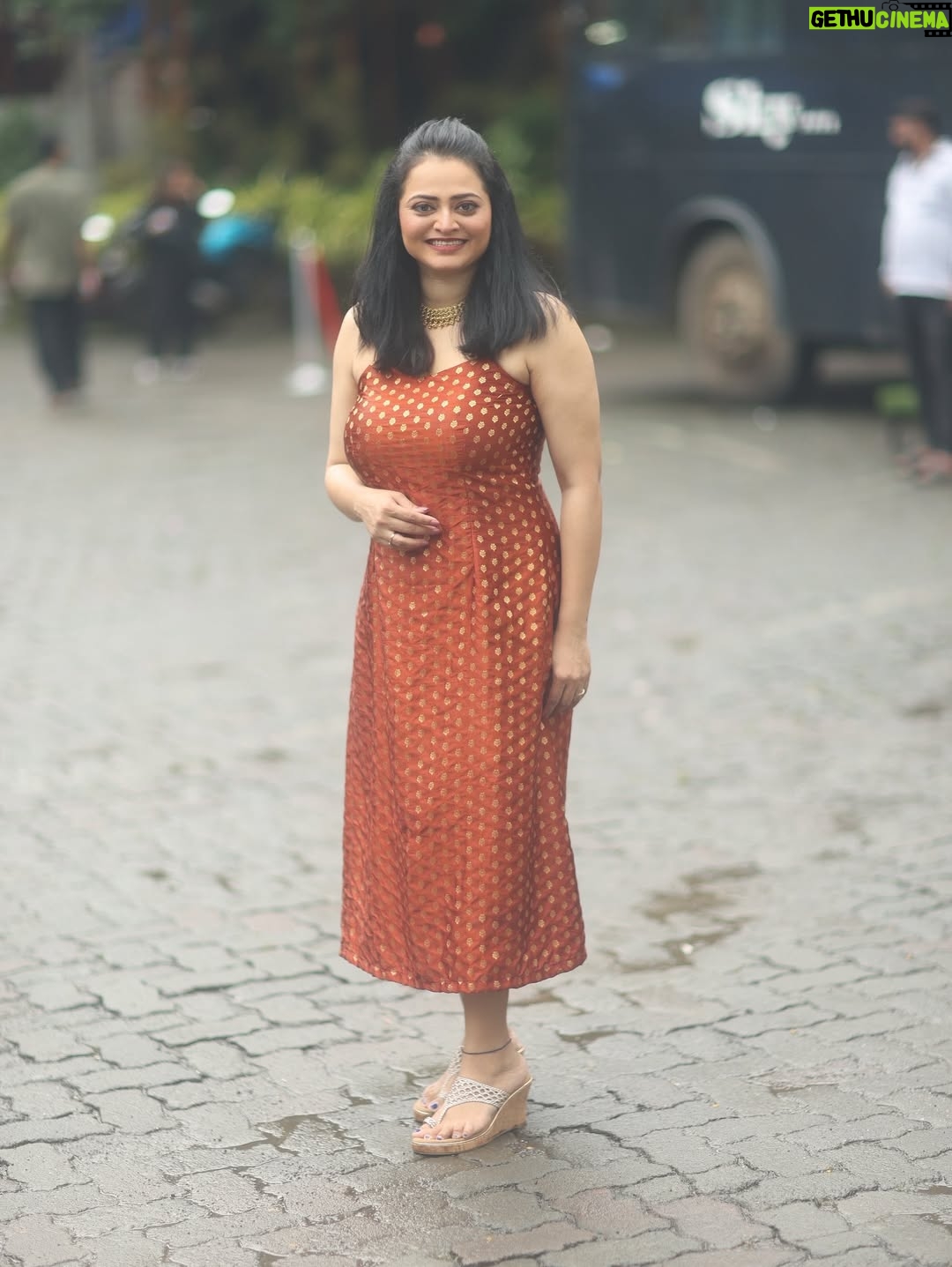 Monika Dabade - 22.3K Likes - 🤎🤎🤎
फक्त ढिंच्याक दिवाळीसाठी @star_pravah 
.
ड्रेस : @dhagabyshivani 
मेकअप : @coloursqueen_bhagyashree
