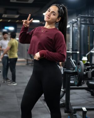 Monika Dalal Instagram - When your outfit matches the gym you know it’s going to be a good lift❤️🔥😛
#mondaymotivation #gymgirl #ootd #fitnessmodel #fashionblogger #gymattire #feelingcute #animegirl #fitstagram #fitstyle