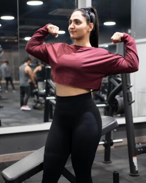 Monika Dalal Instagram - When your outfit matches the gym you know it’s going to be a good lift❤️🔥😛
#mondaymotivation #gymgirl #ootd #fitnessmodel #fashionblogger #gymattire #feelingcute #animegirl #fitstagram #fitstyle