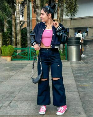 Monika Dalal Instagram - Outside the gym❤️😉
#mondayvibes #gymgirl #gymratlife #fitnessfashion #winterfashion #fitnessmodel #picoftheday #cutegirl #gurunanakjayanti #beautifulweather #delhiuniversity #dailyvlogger #panjaban #fashionblogger