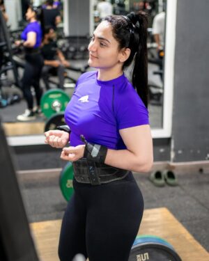 Monika Dalal Instagram - 💜💜 
Tee by @the_wild_verve 
Use my code MONIKA15 for extra discount❤️

#mondaymotivation #motivation #picoftheday #myhappyplace #gymgirl #cuttingseason #strenghtandconditioning #himachalday #dhoni #navratri #durgapooja #wildverve #girlwholifts #compressiontee